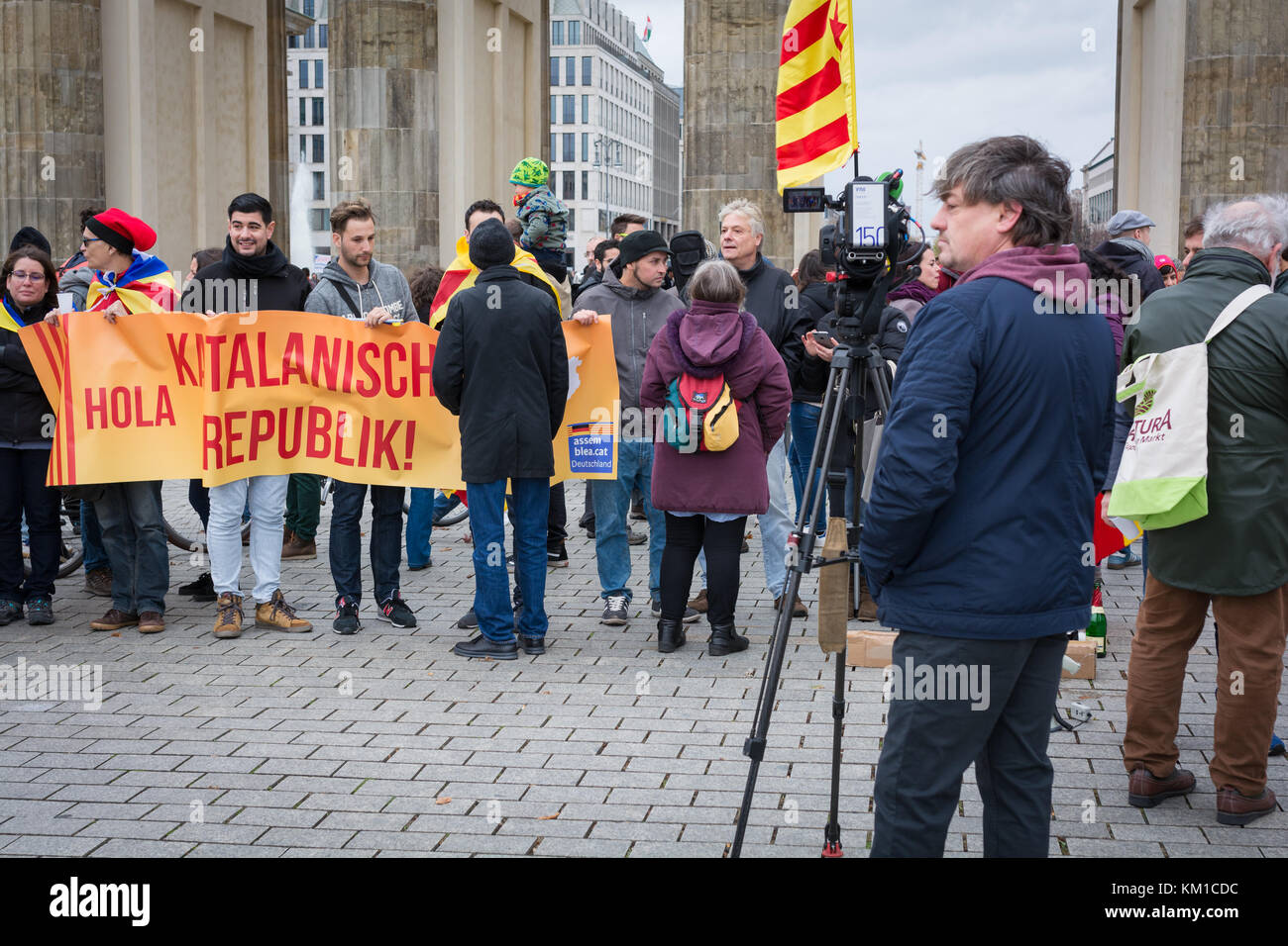 Catalan independence protesters stand as a group in front of the Brandenburg Gate on a cold windy morning in Berlin, Germany October 18 2017. Stock Photo