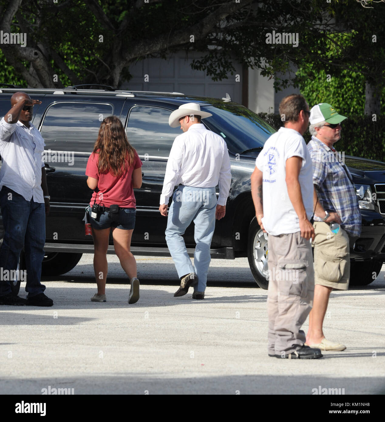 PALM BEACH, FL - SEPTEMBER 19: Actress/Singer Jennifer Lopez, and English actor Jason Statham on set filming their new crime/thriller 'Parker” directed by Taylor Hackford on Worth Avenue. On September 19, 2011 in Palm Beach, Florida  People:  Jason Statham Stock Photo