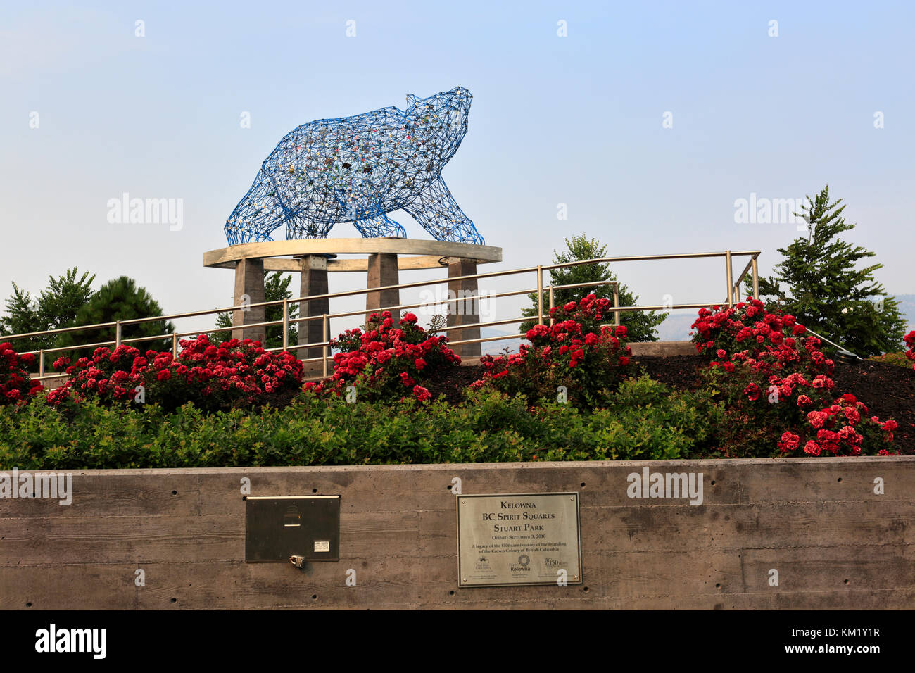 The Grizzly Bear sculpture, Stuart park, Kelowna City, Okanagan Lake