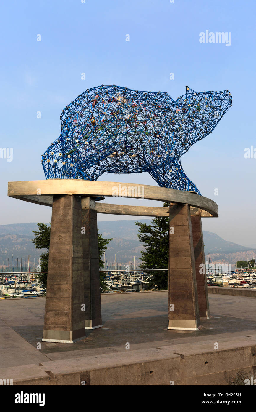 The Grizzly Bear sculpture, Stuart park, Kelowna City, Okanagan Lake