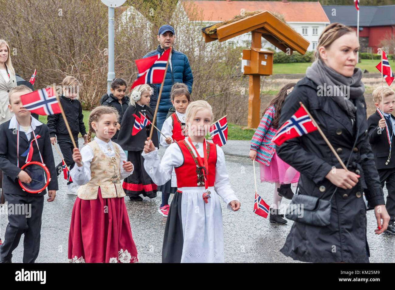 Verdal Norway May 17 17 National Day In Norway Norwegians At Traditional Celebration And Parade On May 17 17 In Verdal People On Parde Be Stock Photo Alamy