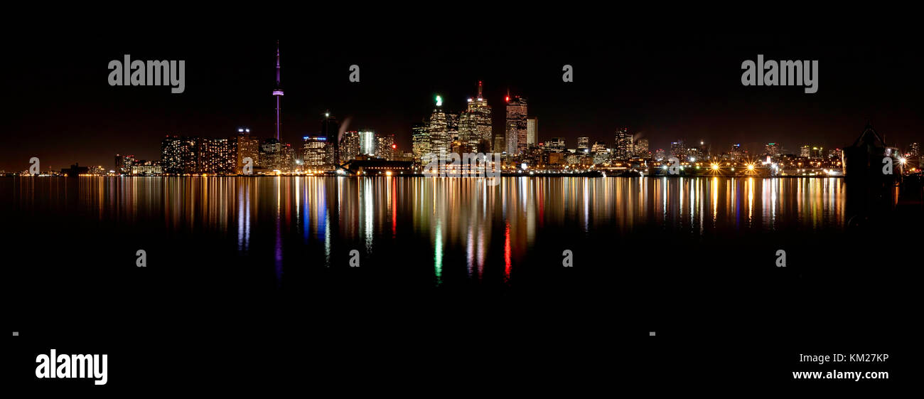 Skyline of Downtown Toronto reflected in Lake Ontario Stock Photo - Alamy
