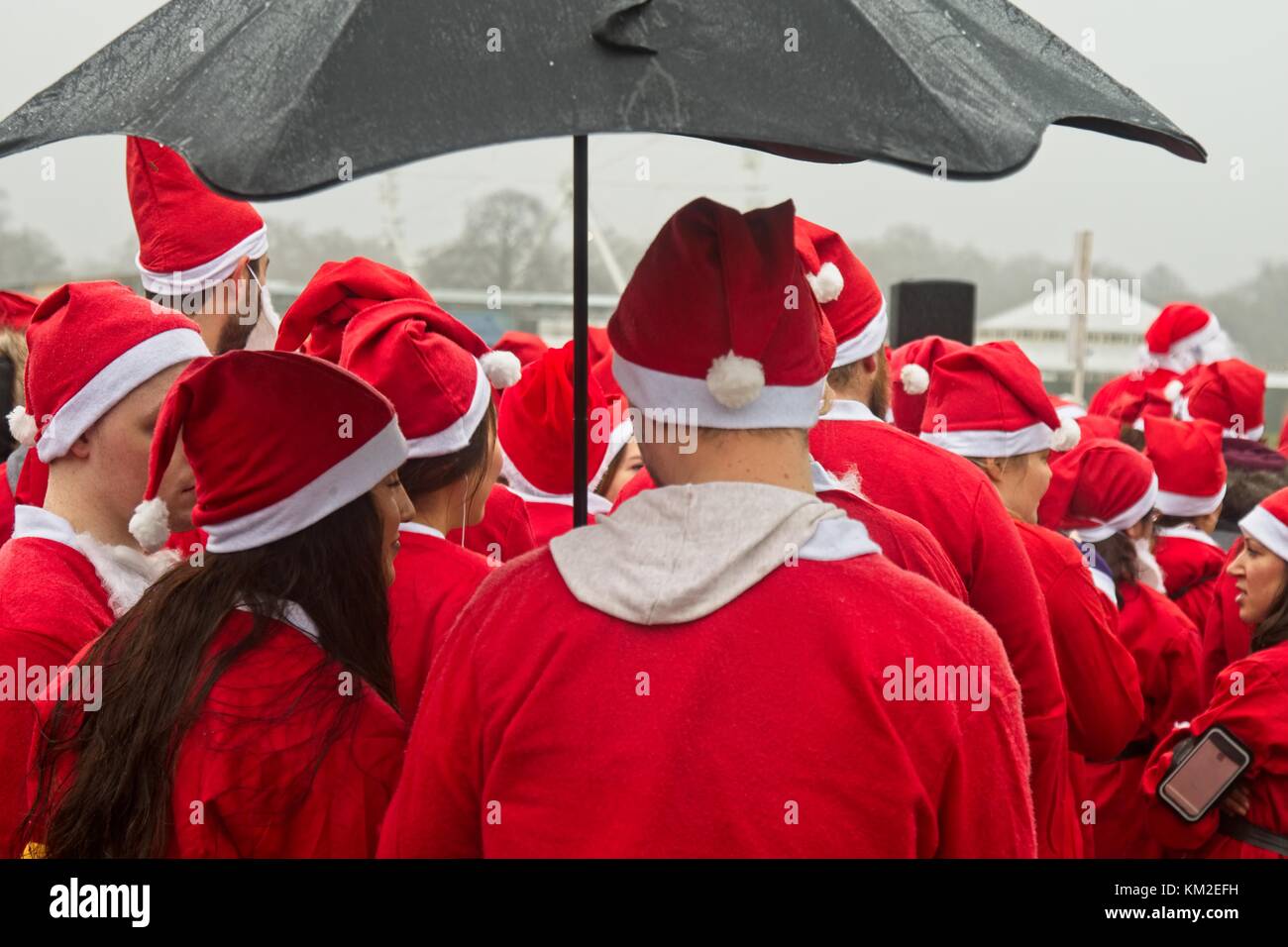 Santa Using A Walker London, UK. 3rd Dec, 2017. Runners, joggers and walkers dressed in ...