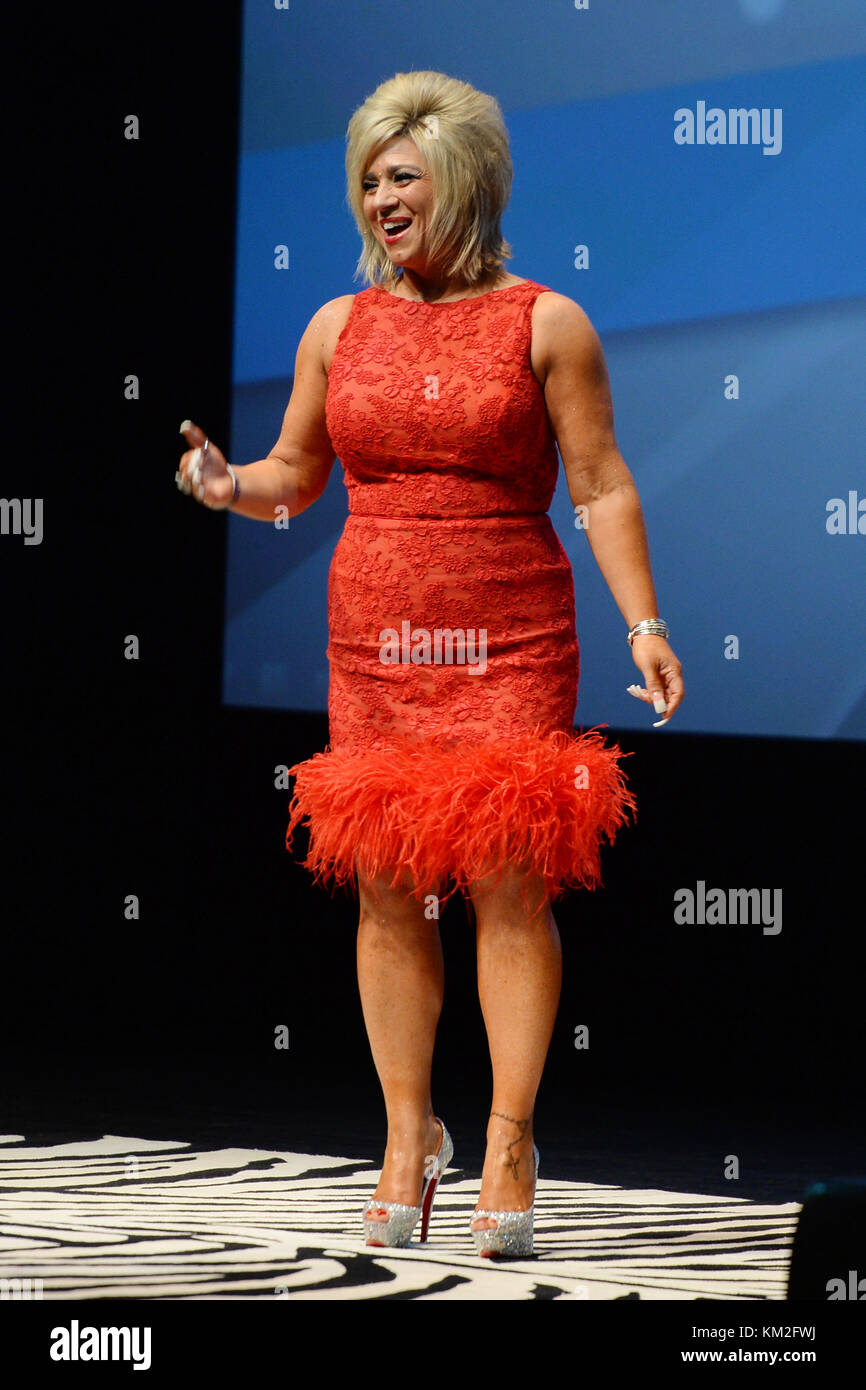 Theresa Caputo Stock Photos & Theresa Caputo Stock Images - Alamy
