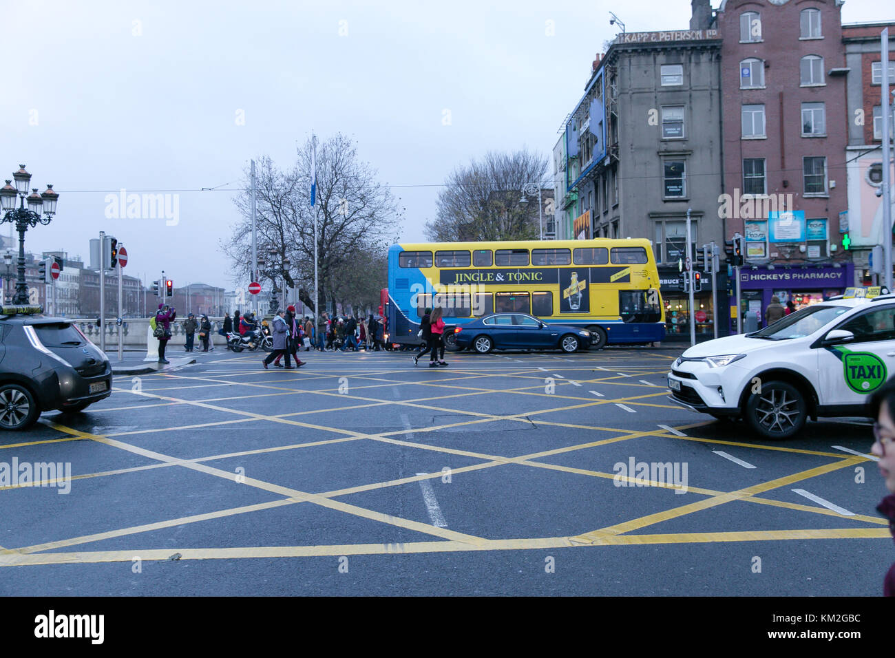 Dublin, Ireland. 3rd Dec, 2017. Gloomy sunday in dublin city centre. People crossing the road and traffic moving along O`connell street. Stock Photo