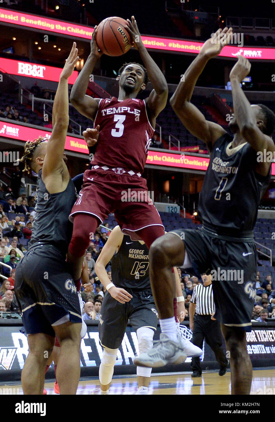 Washington, DC, USA. 3rd Dec, 2017. 20171203 - Temple guard SHIZZ ALSTON, JR. (3) scores between George Washington guard TERRY NOLAN, JR. (1) and George Washington guard JAIR BOLDEN (3) in the second half at Capital One Arena in Washington. Credit: Chuck Myers/ZUMA Wire/Alamy Live News Stock Photo