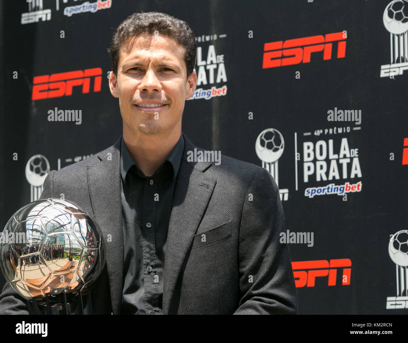Sao Paulo, Brazil. 4th Dec, 2017. Silver Ball Award arrives at its 48th edition this Monday (04) in SP and aims to reward the best athletes of 2017. In the spotlight Hernanes do São Paulo. Credit: Foto Arena LTDA/Alamy Live News Stock Photo
