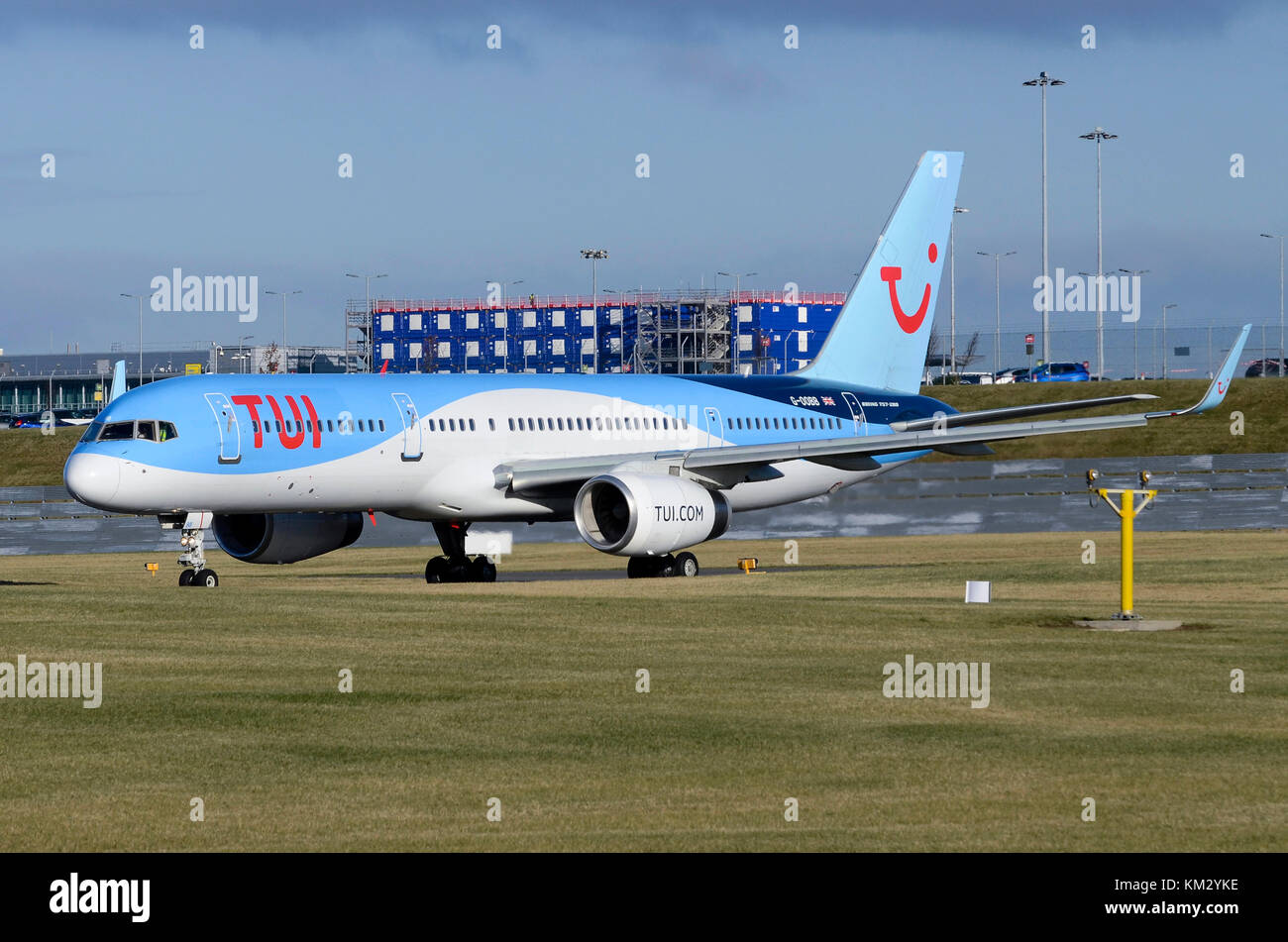 TUI Airways Boeing 757 plane, Birmingham Airport, UK. Aircraft is Boeing 757-28A G-OOBB. Thomson rebranded as TUI on 18th October 2017. Stock Photo