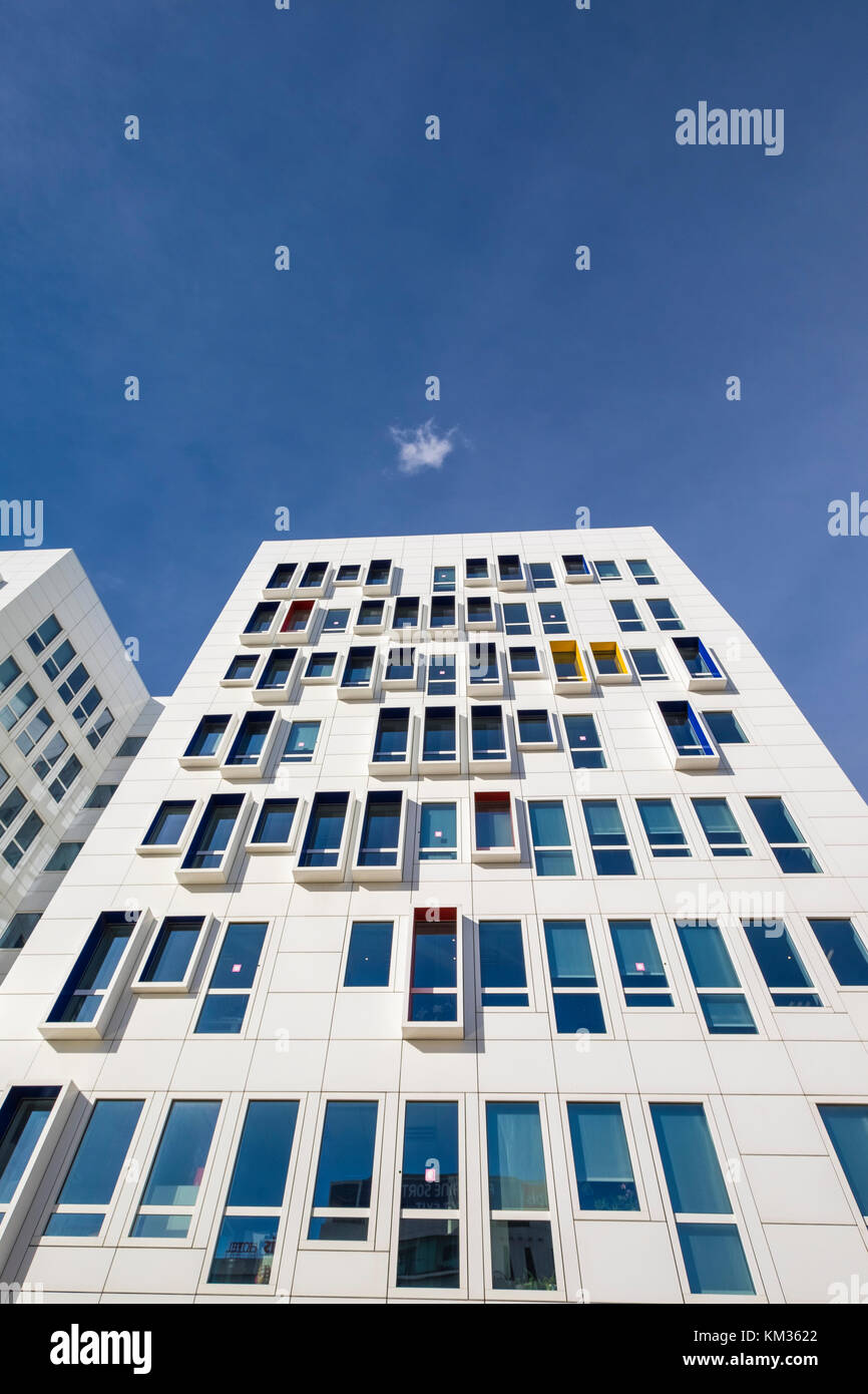 Contemporary buildings hi-res stock photography and images - Alamy