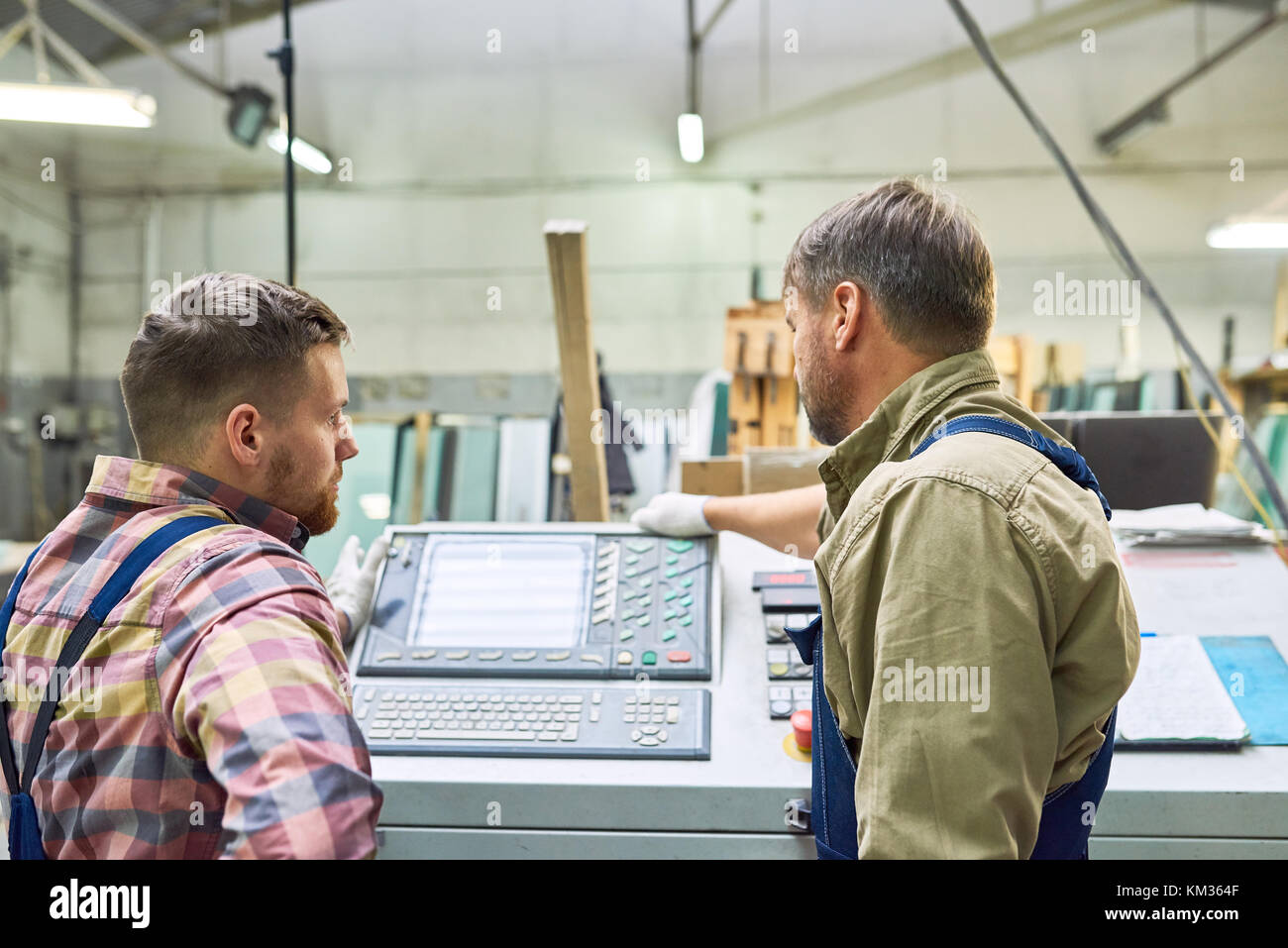 Back shop workers hi-res stock photography and images - Alamy