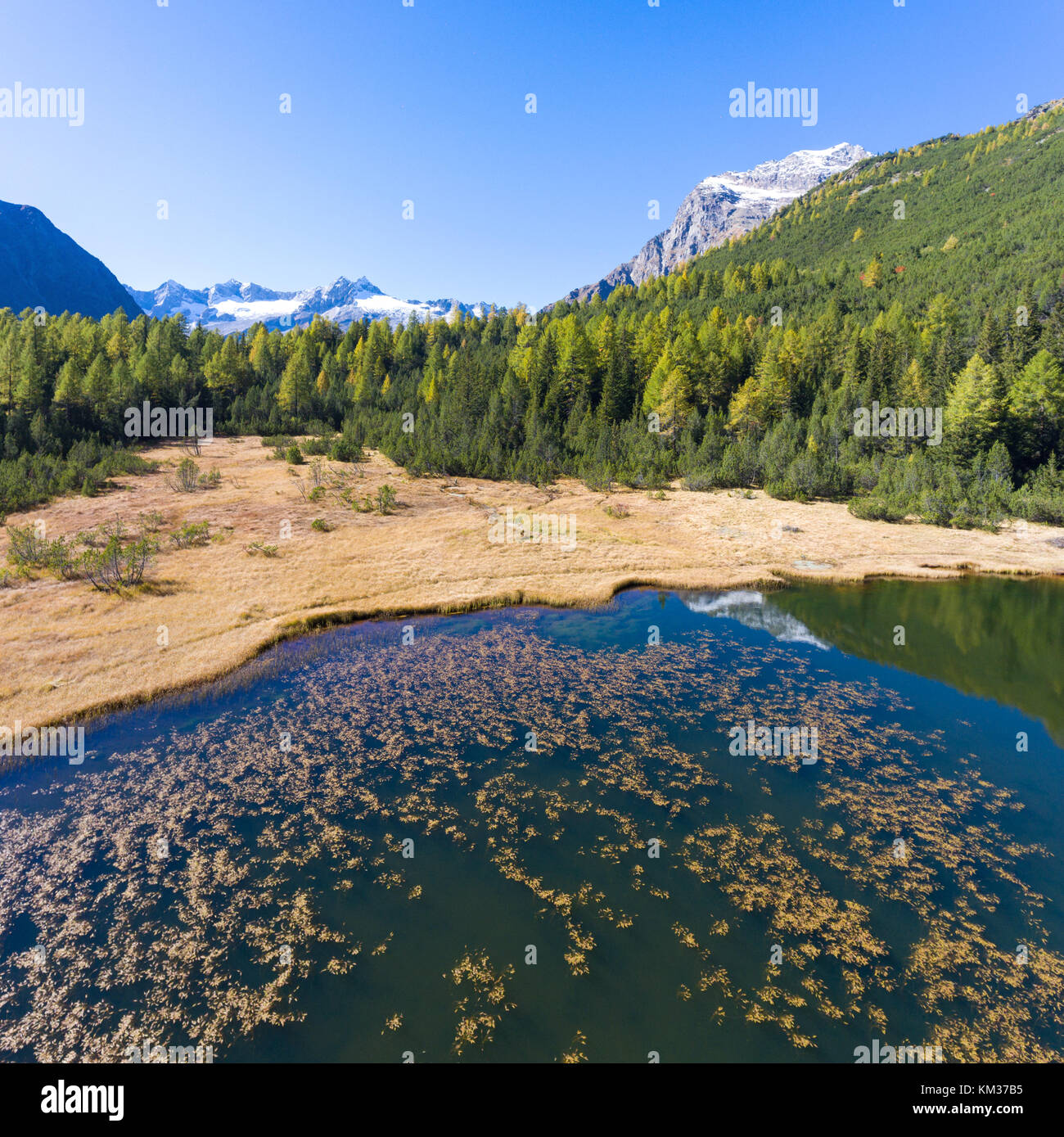 Lake in the italian alps hi-res stock photography and images - Alamy
