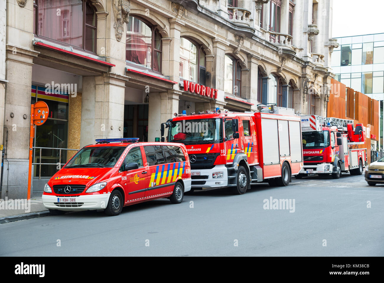 Red fire engine hi-res stock photography and images - Alamy