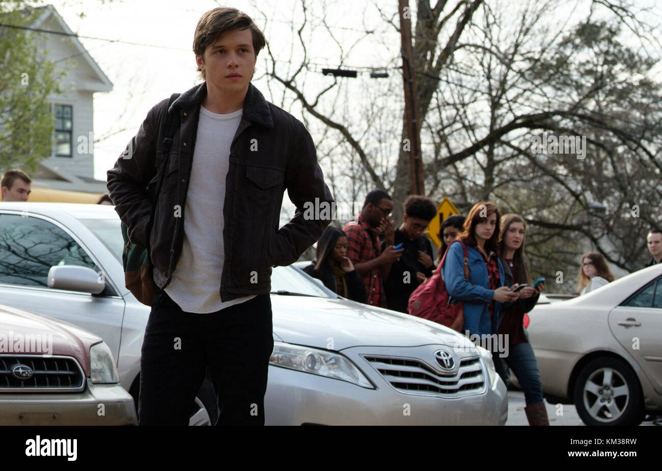 Love, Simon is an American comedy-drama directed by Greg Berlanti and based on the novel Simon vs. the Homo Sapiens Agenda by Becky Albertalli. The film stars Nick Robinson, Katherine Langford, Alexandra Shipp, Jorge Lendeborg Jr., Miles Heizer, Keiynan Lonsdale, Logan Miller, Jennifer Garner, Josh Duhamel and Tony Hale  This photograph is for editorial use only and is the copyright of the film company and/or the photographer assigned by the film or production company and can only be reproduced by publications in conjunction with the promotion of the above Film. A Mandatory Credit to the film  Stock Photo