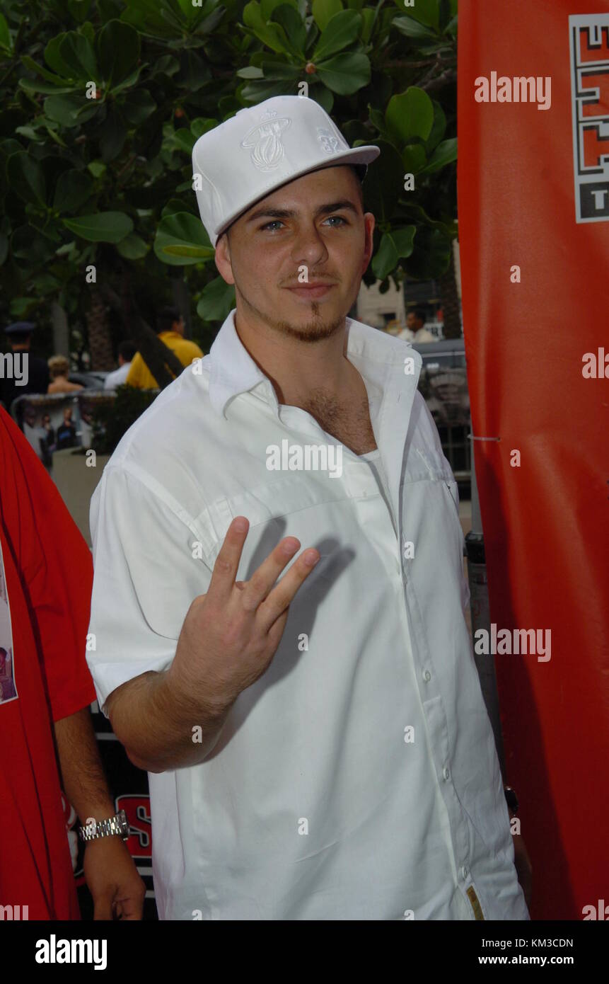 MIAMI - OCTOBER 10: Pitbull arrives at the 2004 Source Hip-Hop Music ...