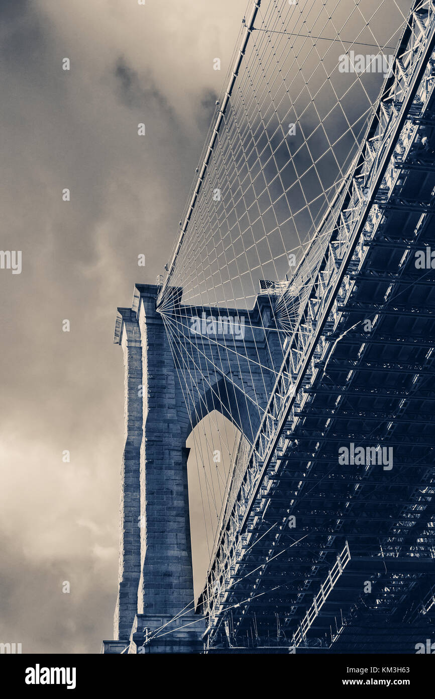 Aerial close up brooklyn bridge hi-res stock photography and images - Alamy