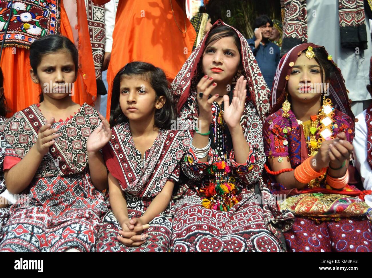 Hyderabad, Pakistan. 03rd Dec, 2017. Children in a Sindhi traditional dress  take part in the celebration of Sindhi Culture Day out side Hyderabad Press  Club Credit: Janali Laghari/ Pacific Press/Alamy Live News