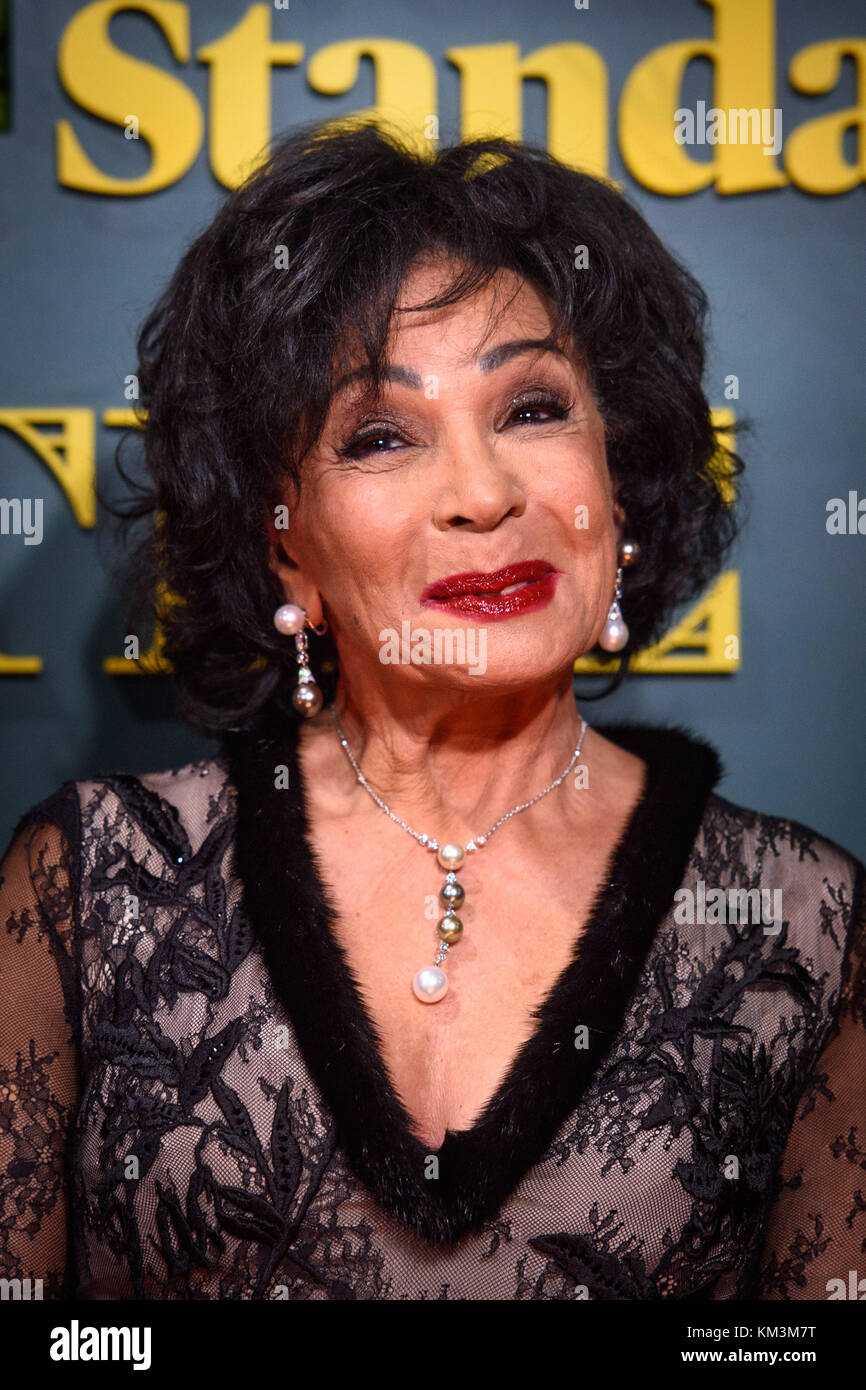 Dame Shirley Bassey attending the Evening Standard Theatre Awards, at the Theatre Royal in London. PRESS ASSOCIATION Photo. Picture date: Sunday December 3rd, 2016. Photo credit should read: Matt Crossick/PA Wire. Stock Photo
