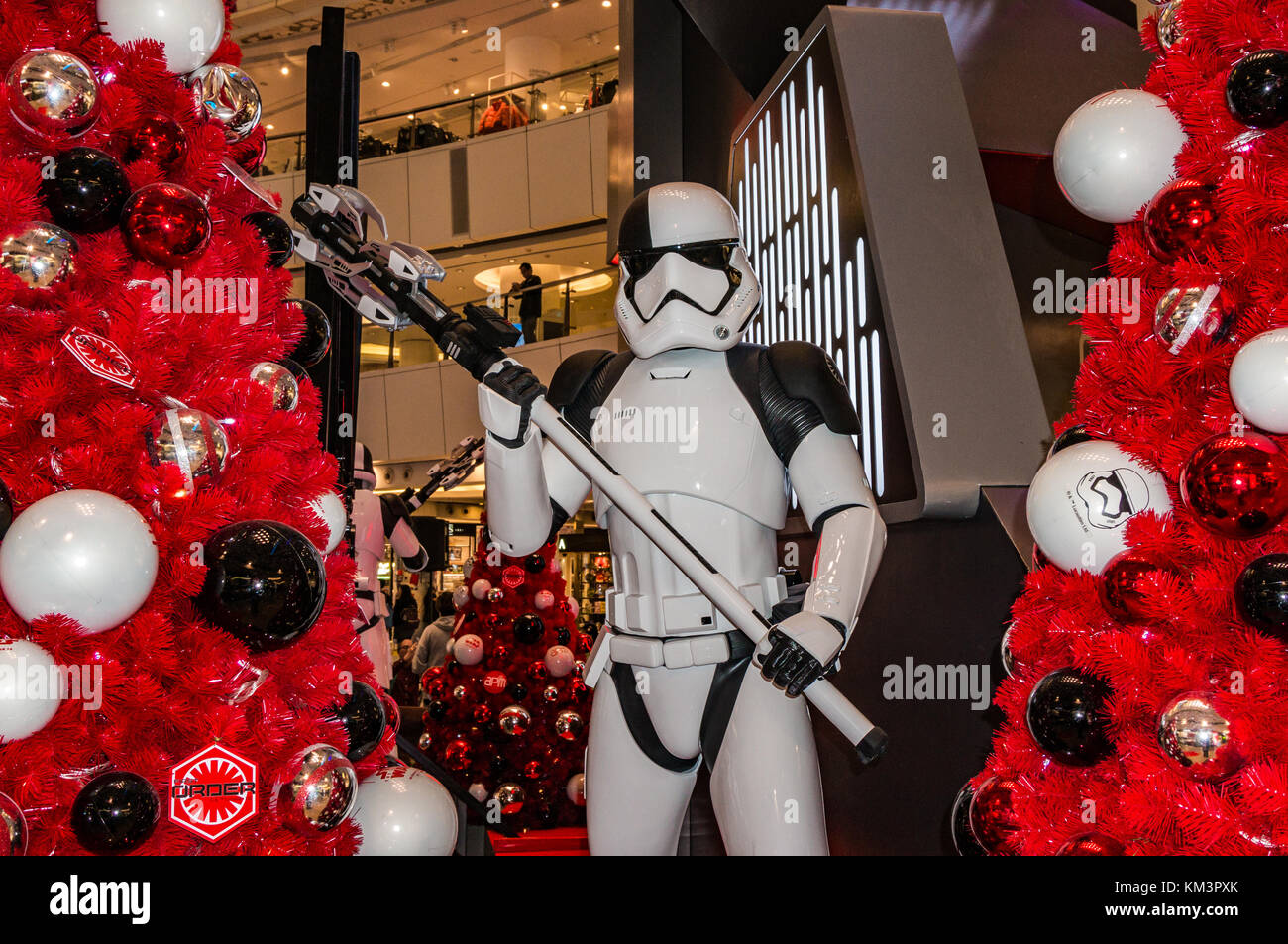 https://c8.alamy.com/comp/KM3PXK/star-wars-theme-christmas-with-lifesize-stormtrooper-KM3PXK.jpg