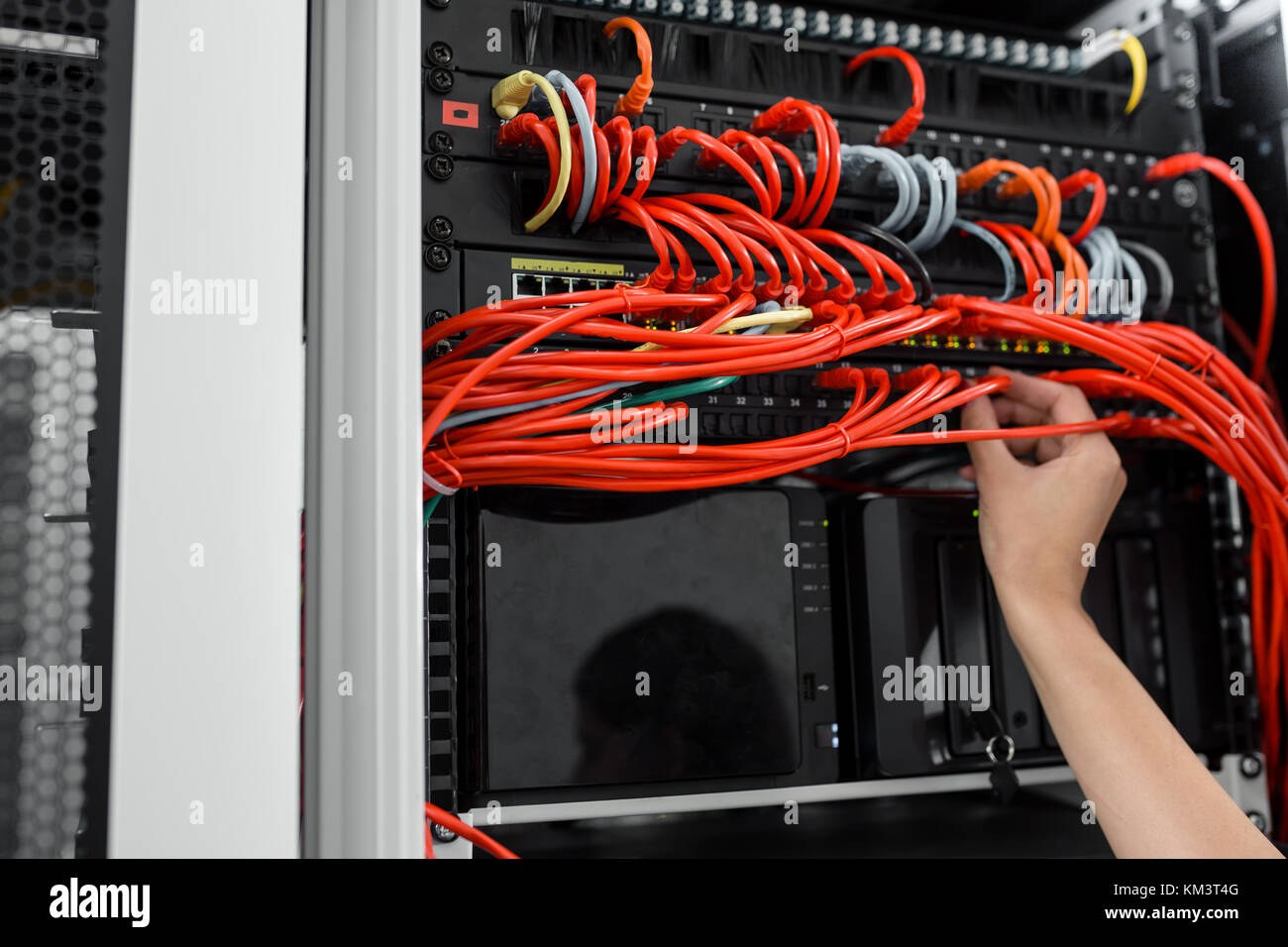 Network engineers in data hi-res stock photography and images - Alamy
