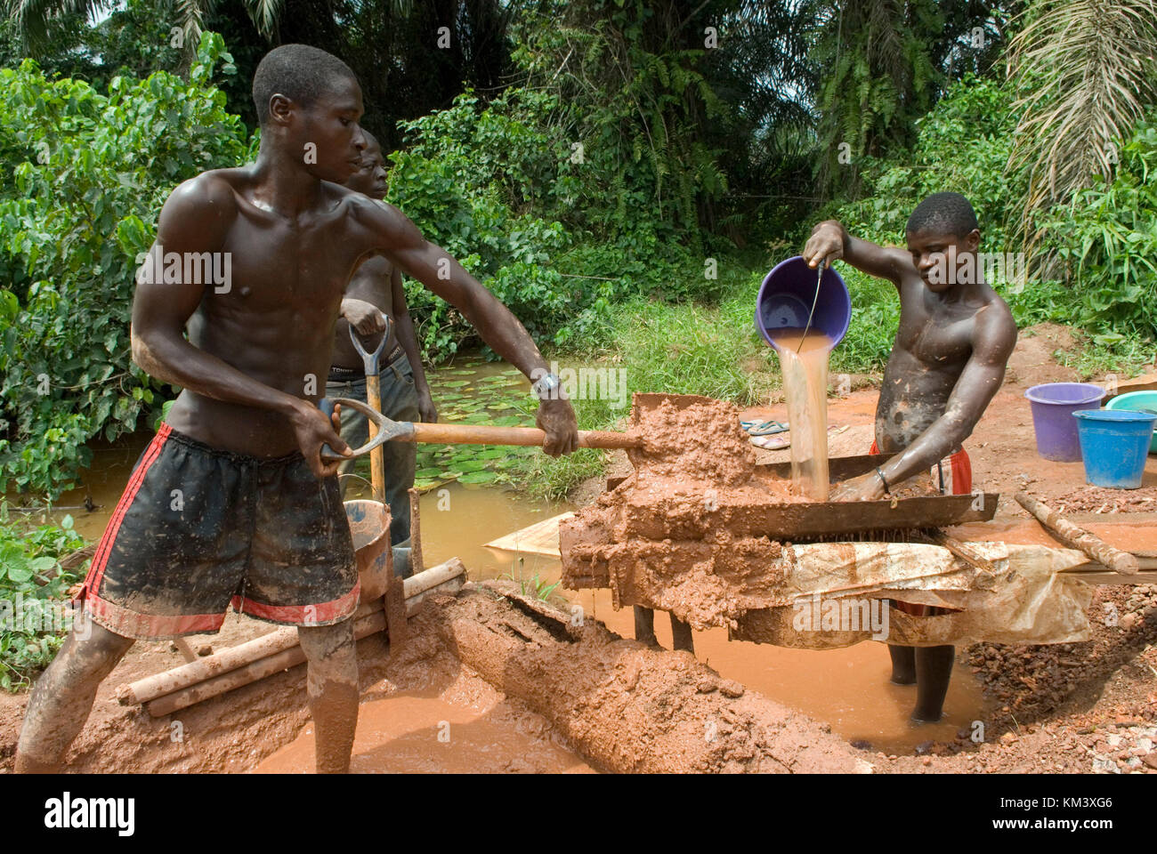 Gold digging in africa hi-res stock photography and images - Alamy