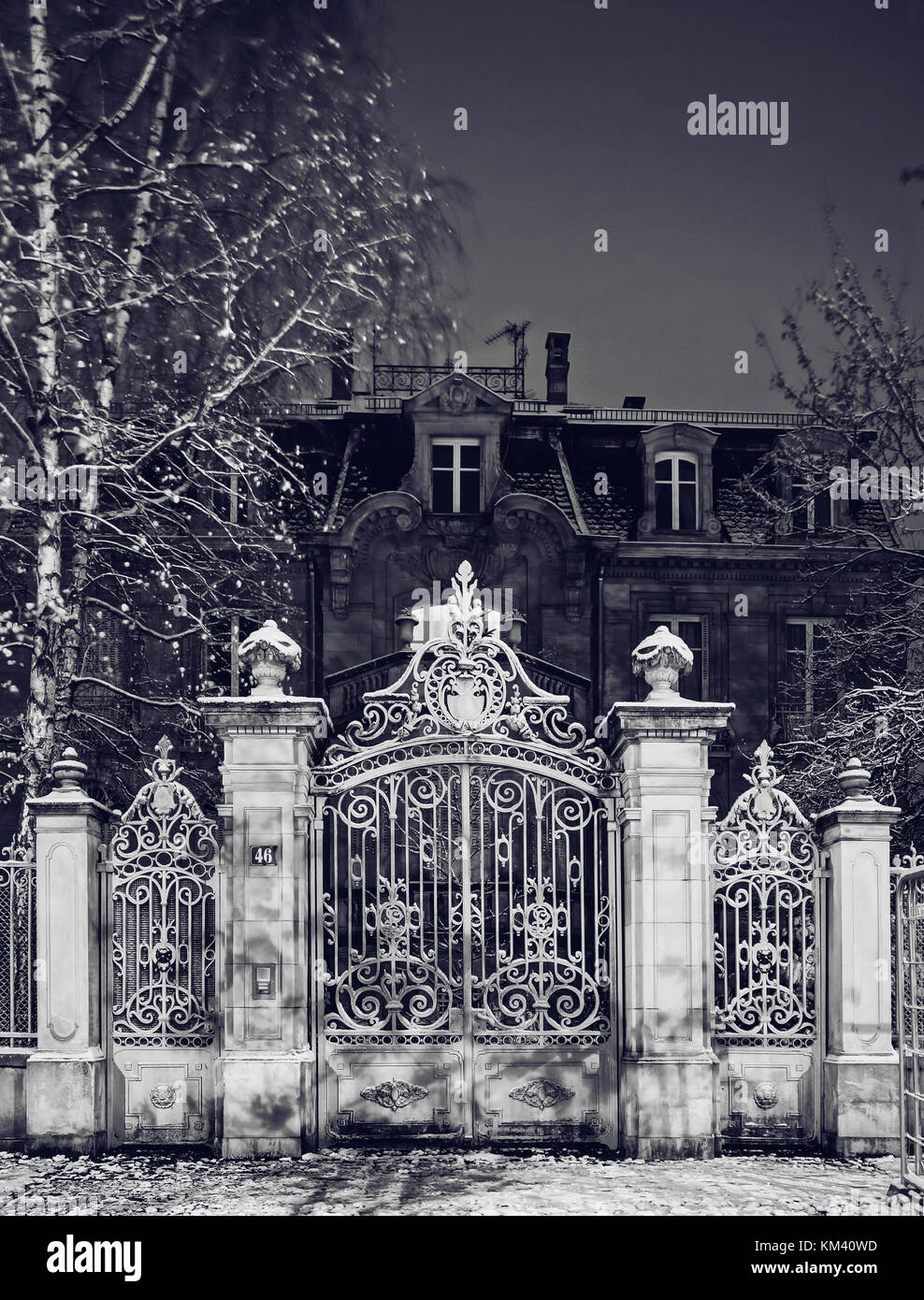 Large wrought iron gates hi-res stock photography and images - Alamy