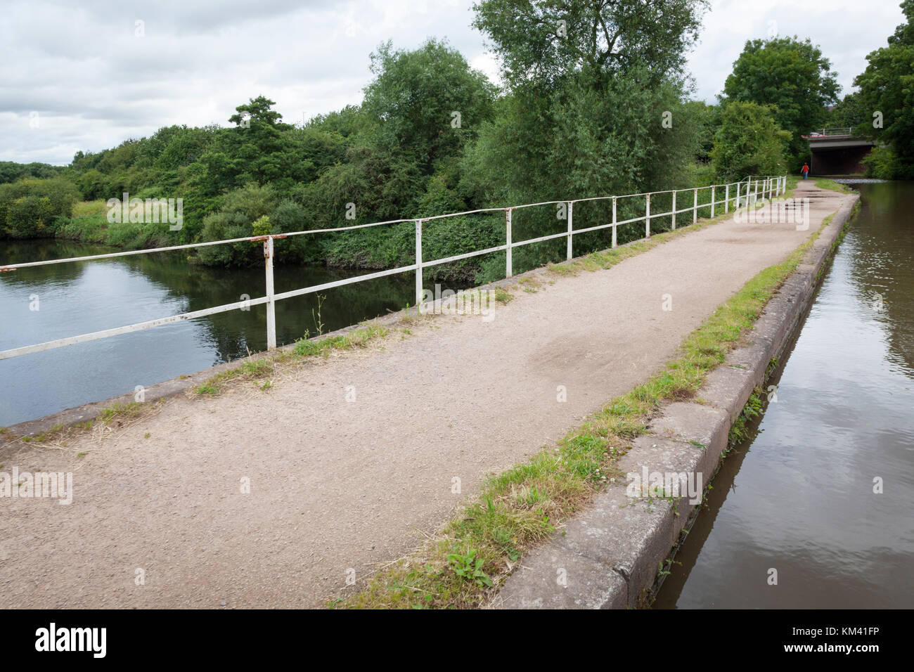 Aquaduct 2 carrying the Coventry canal over the River Tame and a road
