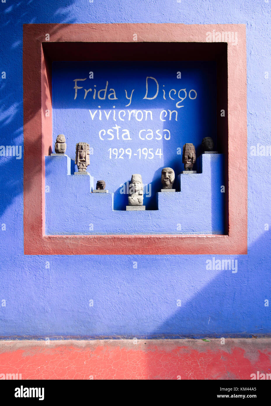 Mexico City, Mexico - 2017: Inscription on a wall at the Frida Kahlo Museum that says that Frida and Diego lived at the house Stock Photo