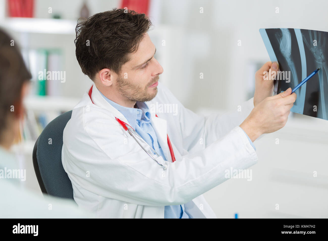 Nurses looking at x ray hi-res stock photography and images - Alamy