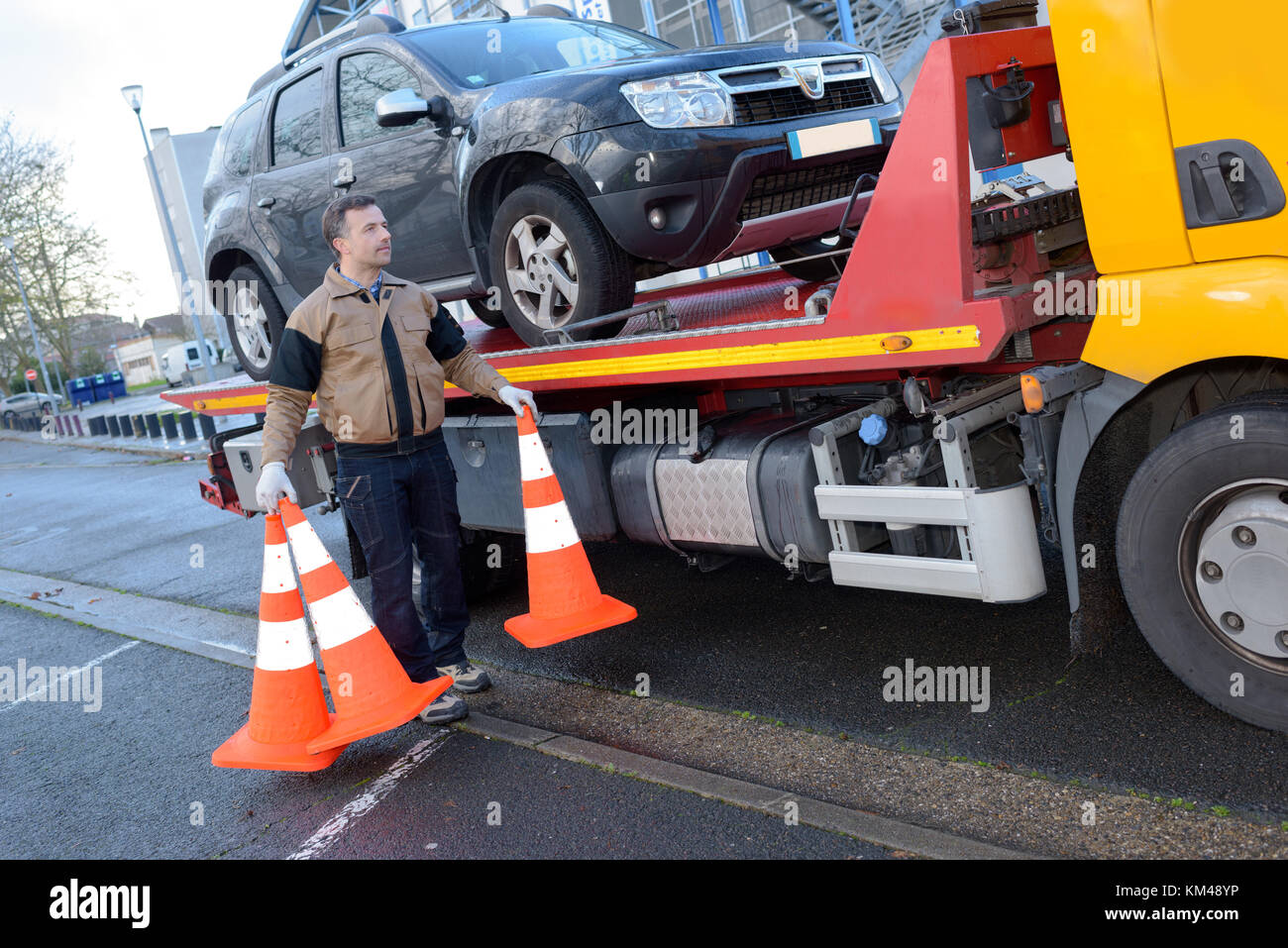 Car Accident tow truck towing the cars away Stock Photo - Alamy