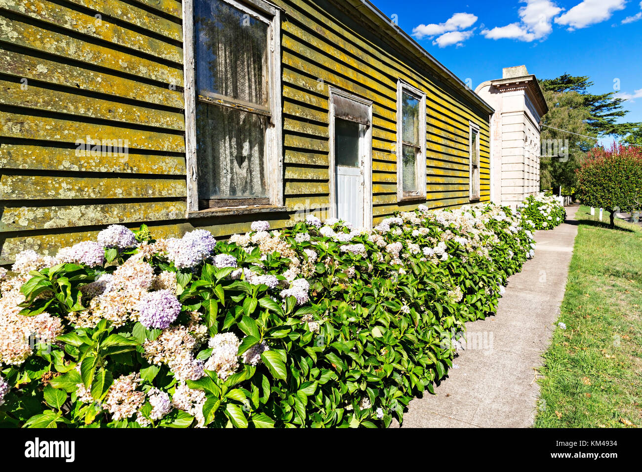 Old weatherboard house in Learmonth Victoria Australia.Learmonth is an outer suburb of Ballarat.Sunraysia Highway,B220 route. Stock Photo