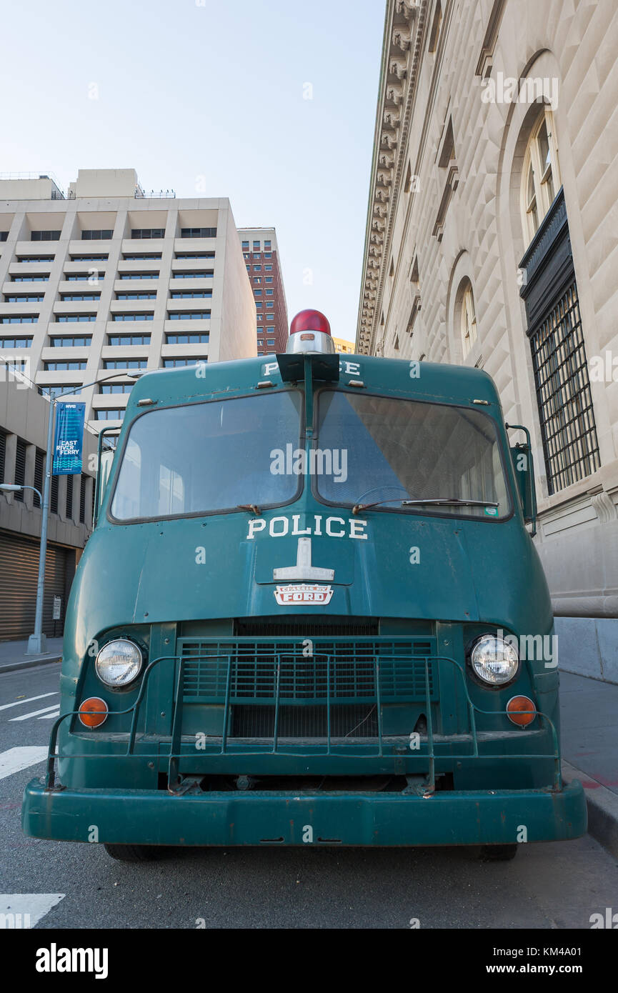 Vintage new york police car hires stock photography and images Alamy