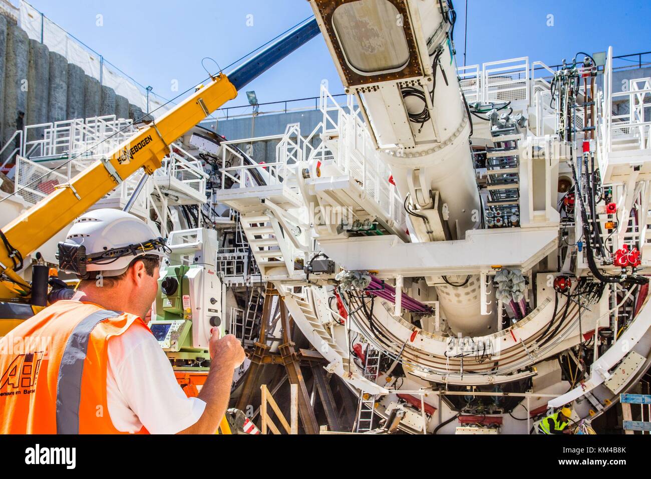 Major railway project Stuttgart - Ulm: assembling two 120 meters long ...