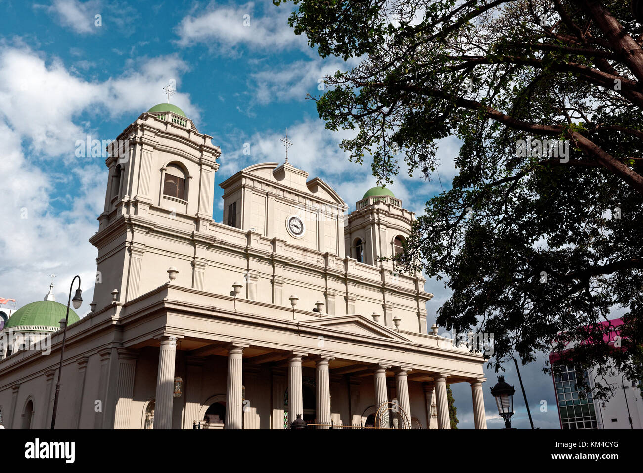 The Metropolitan Cathedral (Catedral Metropolitana) by Central Park, Parque Central, in the old town area of San Jose, Costa Rica Stock Photo