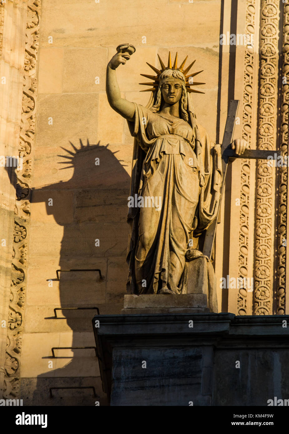 Statue of Liberty-The cathedral of Milan is sprinkled with 3400 statues and more than 700 figures in the high reliefs of marble Stock Photo