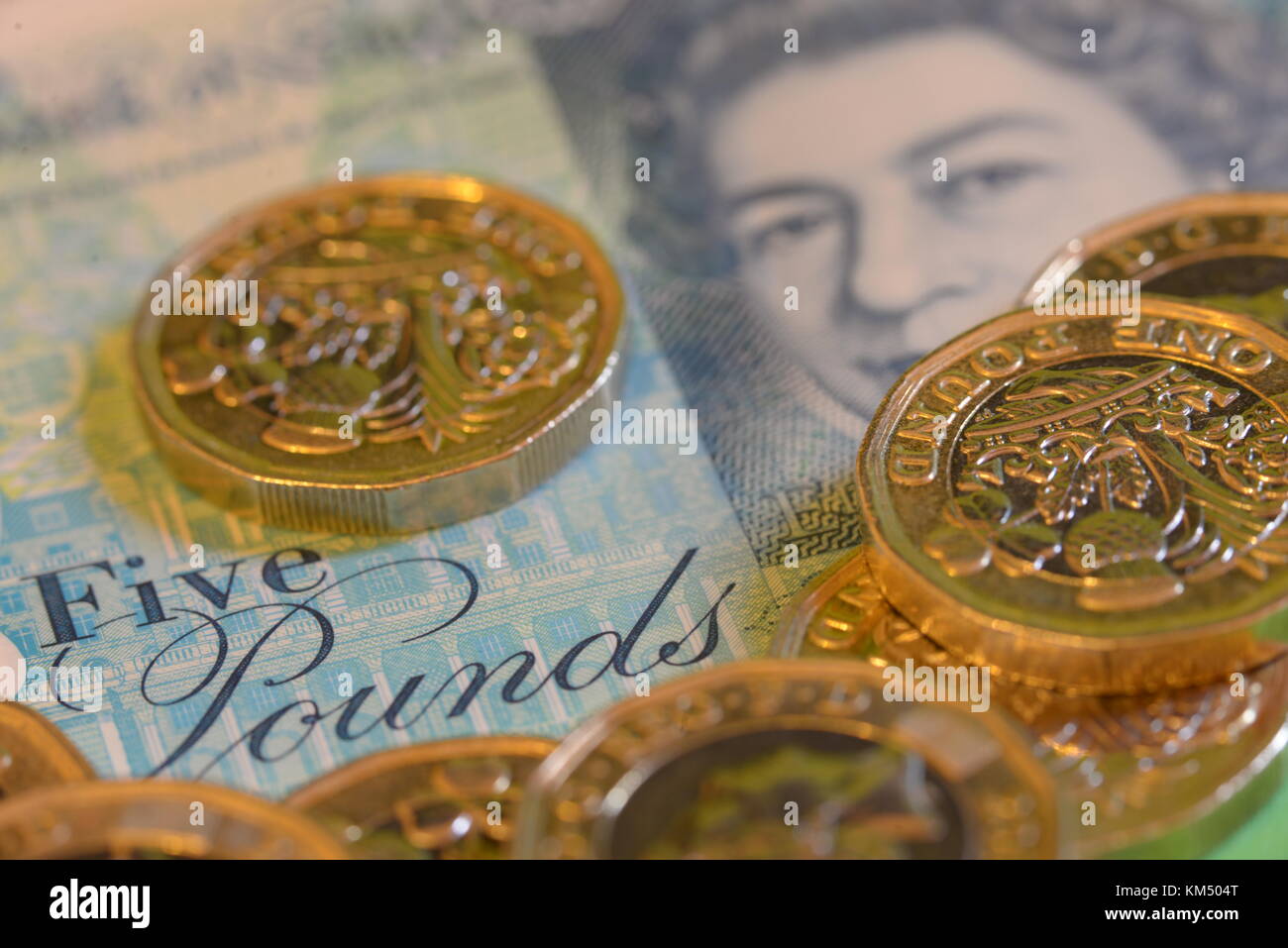 United Kingdom sterling currency notes and coins Stock Photo - Alamy