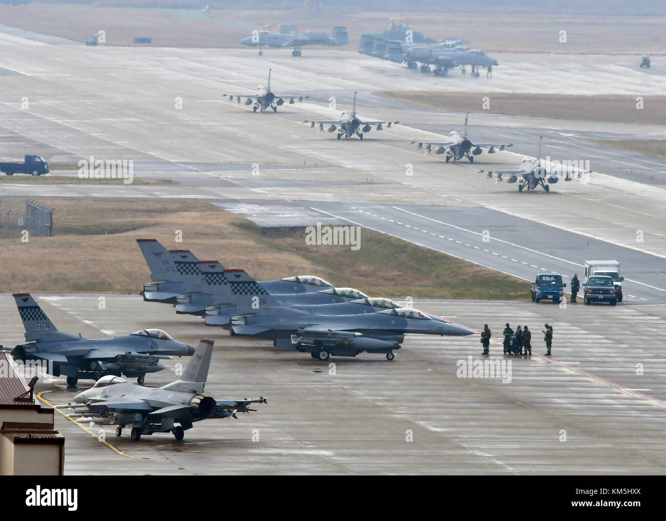 Gunsan, South Korea. 3rd Dec, 2017. U.S. Air Force F-16 Fighting Falcon aircraft, assigned to the 36th Fighter Squadron, taxis down a runway during exercise Vigilant Ace at Osan Air Base December 3, 2017 in Pyeongtaek, South Korea. Hundreds of aircraft from the United States and South Korea are taking part in the massive air exercise. Credit: Planetpix/Alamy Live News Stock Photo