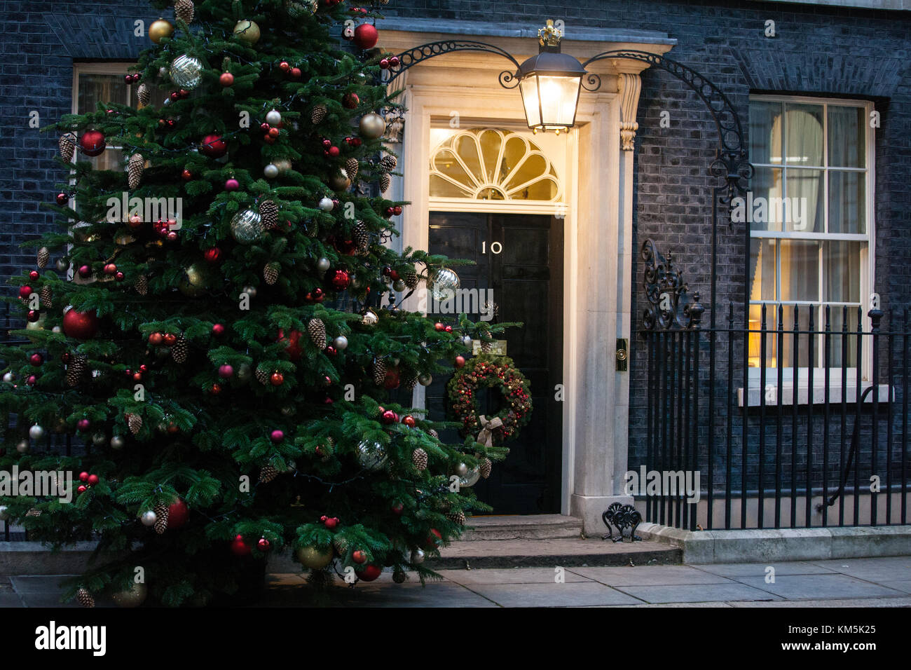 London, UK. 4th December, 2017. A traditional decorated Christmas tree and wreath outside the door of 10 Downing Street. Credit: Mark Kerrison/Alamy Live News Stock Photo