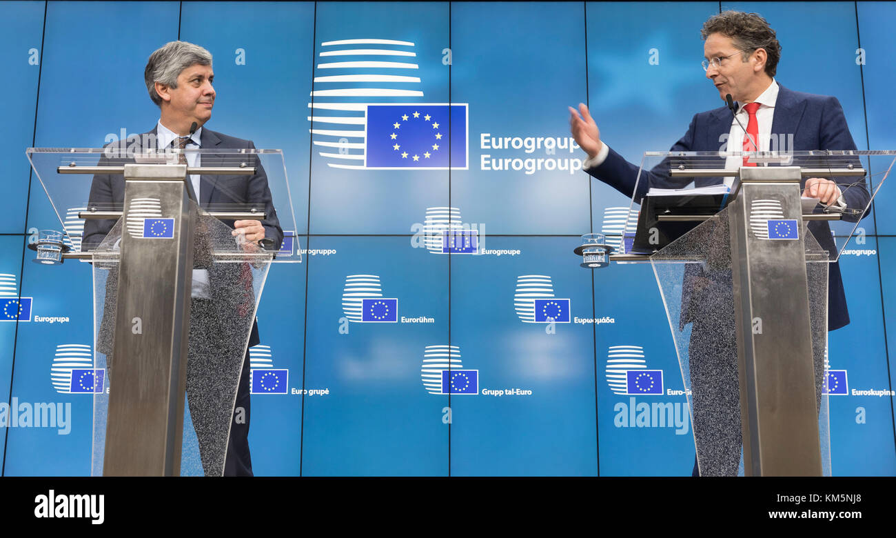 Brussel, Belgium. 04th Dec, 2017. Brussels, Belgium, December 4, 2017: Portuguese Finance Minister Mario Centeno (L) and the Dutch Minister of Finance, President of the Council Jeroen Dijsselbloem (R) are talking to media after the nomination of the new President of the € group. Credit: Andia/Alamy Live News Stock Photo