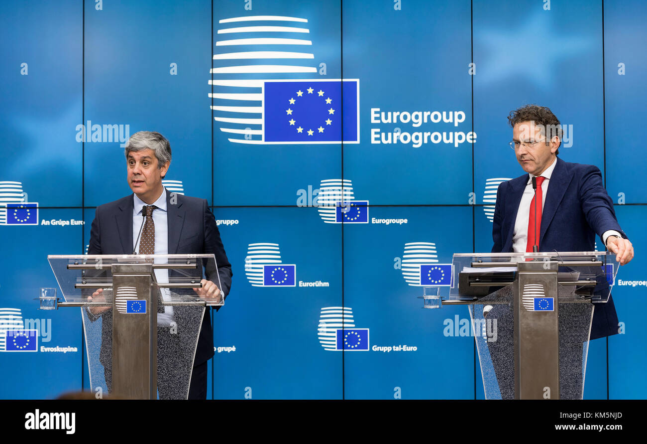 Brussel, Belgium. 04th Dec, 2017. Brussels, Belgium, December 4, 2017: Portuguese Finance Minister Mario Centeno (L) and the Dutch Minister of Finance, President of the Council Jeroen Dijsselbloem (R) are talking to media after the nomination of the new President of the € group. Credit: Andia/Alamy Live News Stock Photo