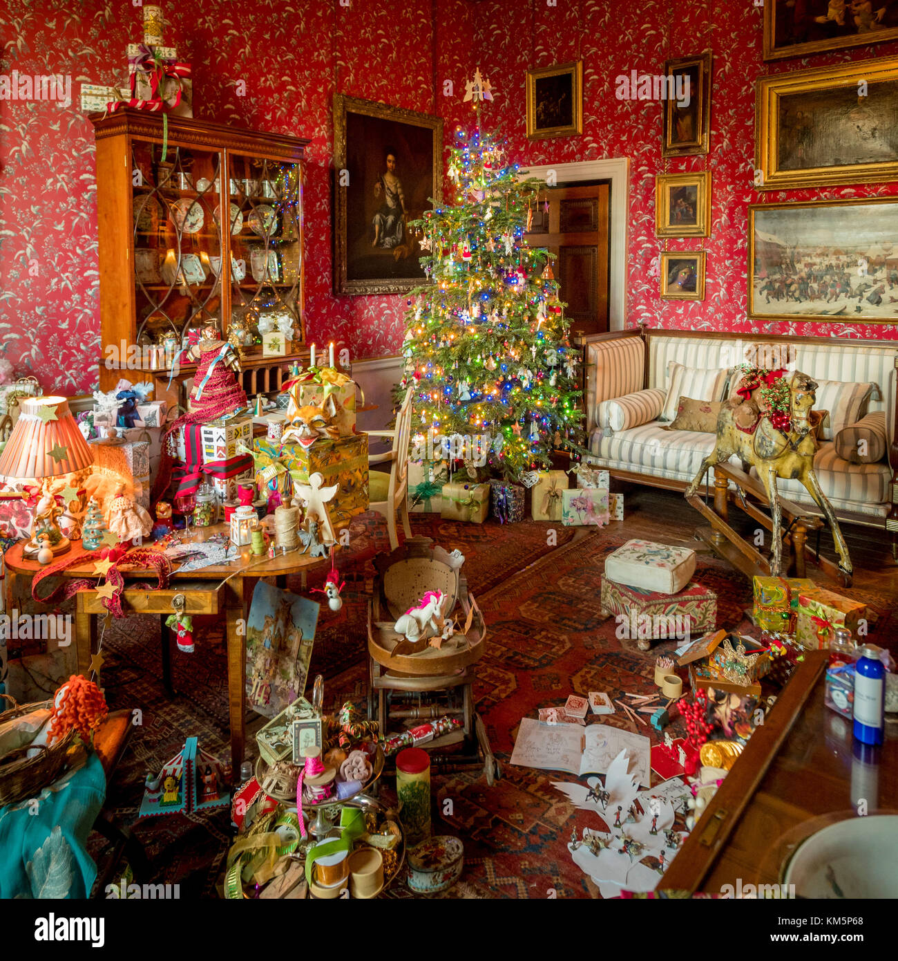 Victorian christmas tree decorations hires stock photography and