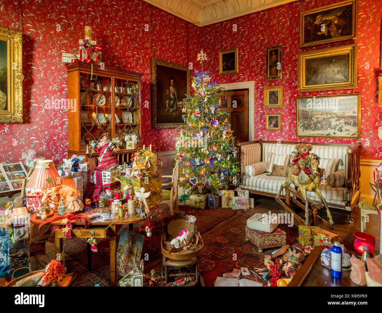 Victorian christmas tree hires stock photography and images Alamy