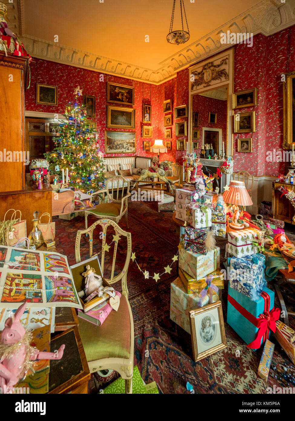 Victorian christmas tree decorations hires stock photography and