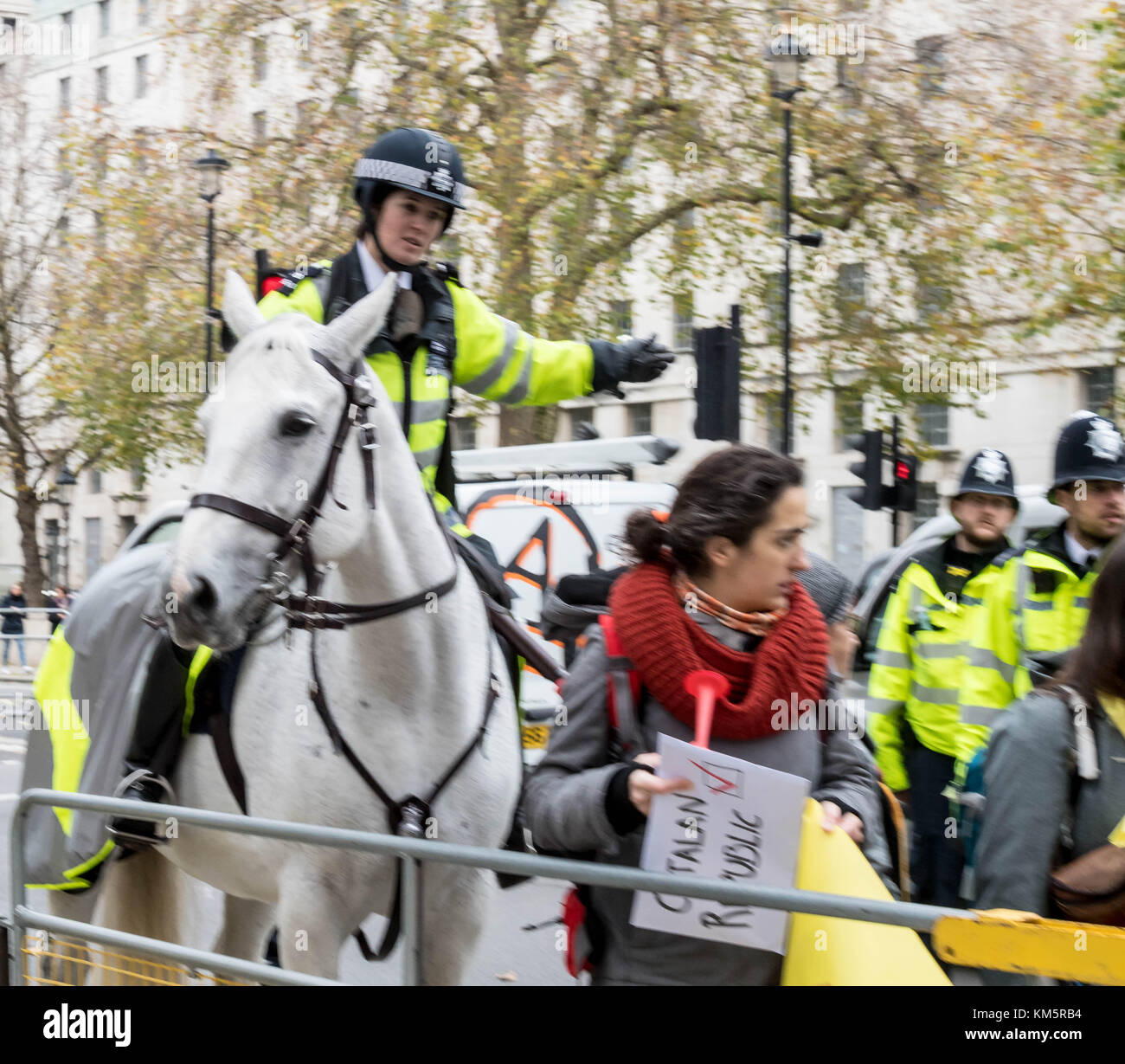 London, UK. 5th December, 2017. Mounted police move Catalonian protesters blockading Downing Street to protest at the visit of Spanish Prime Minister Marino Rajoy Credit: Ian Davidson/Alamy Live News Stock Photo