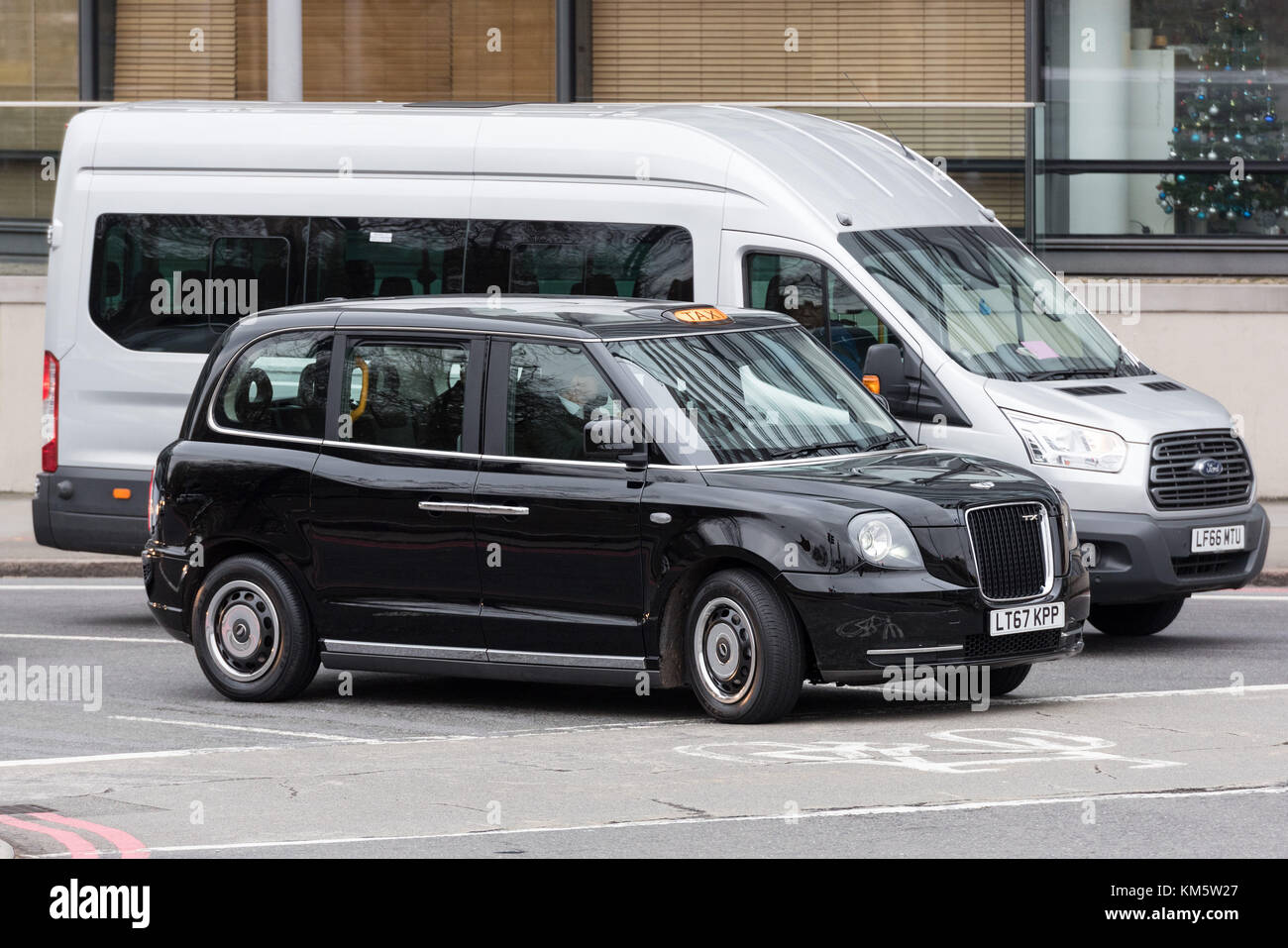 London, UK. 5th Dec, 2017. The new London Electric Vehicle Company TX