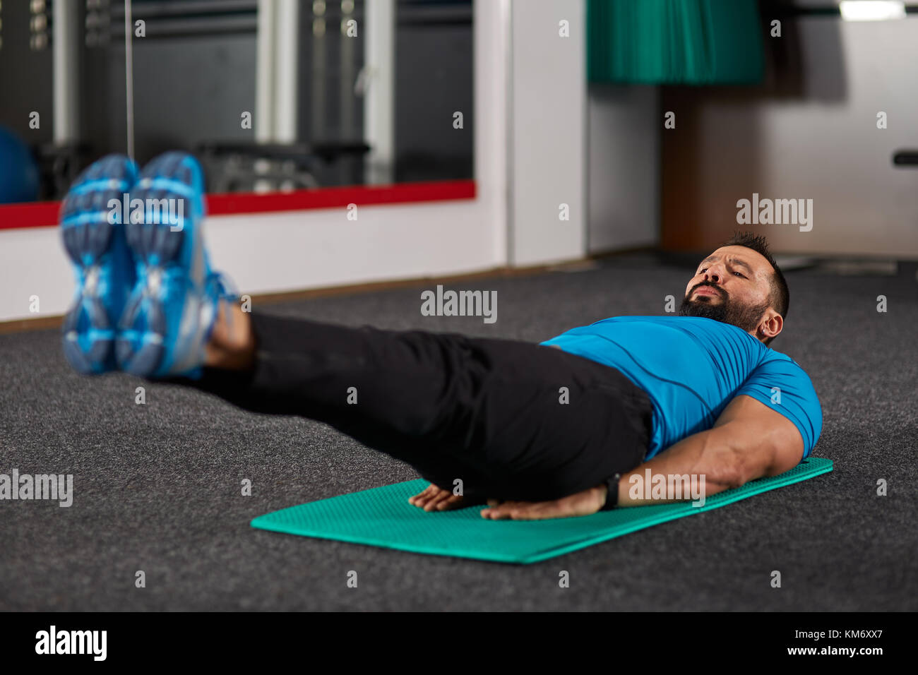 Abs In Gym Fitness trainer doing abs crunches in the gym Stock Photo - Alamy
