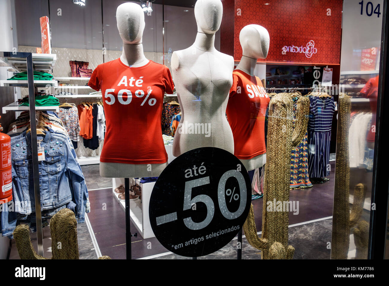 Ethnic store mannequin hi-res stock photography and images - Alamy