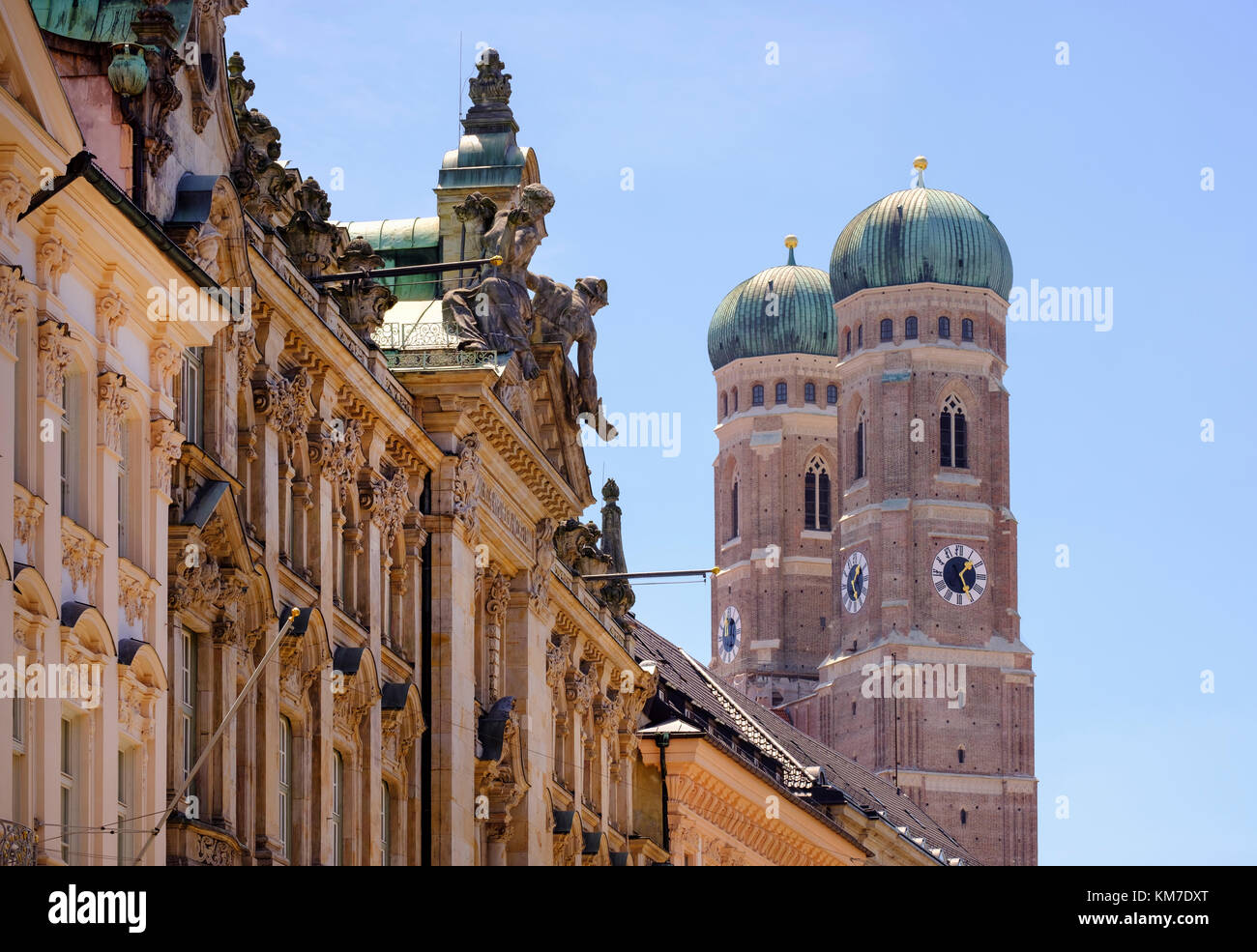 Fassaden in Kardinal-Faulhaber-Straße, Frauenkirche, Dom, Altstadt, München, Oberbayern, Bayern, Deutschland Stock Photo