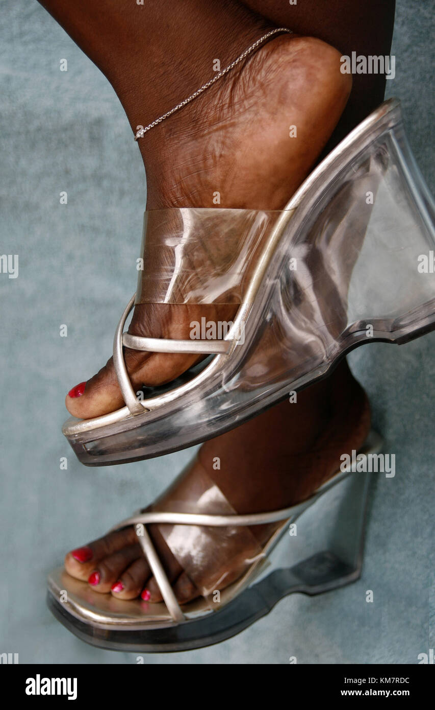 Pretty legs high heels hires stock photography and images Alamy