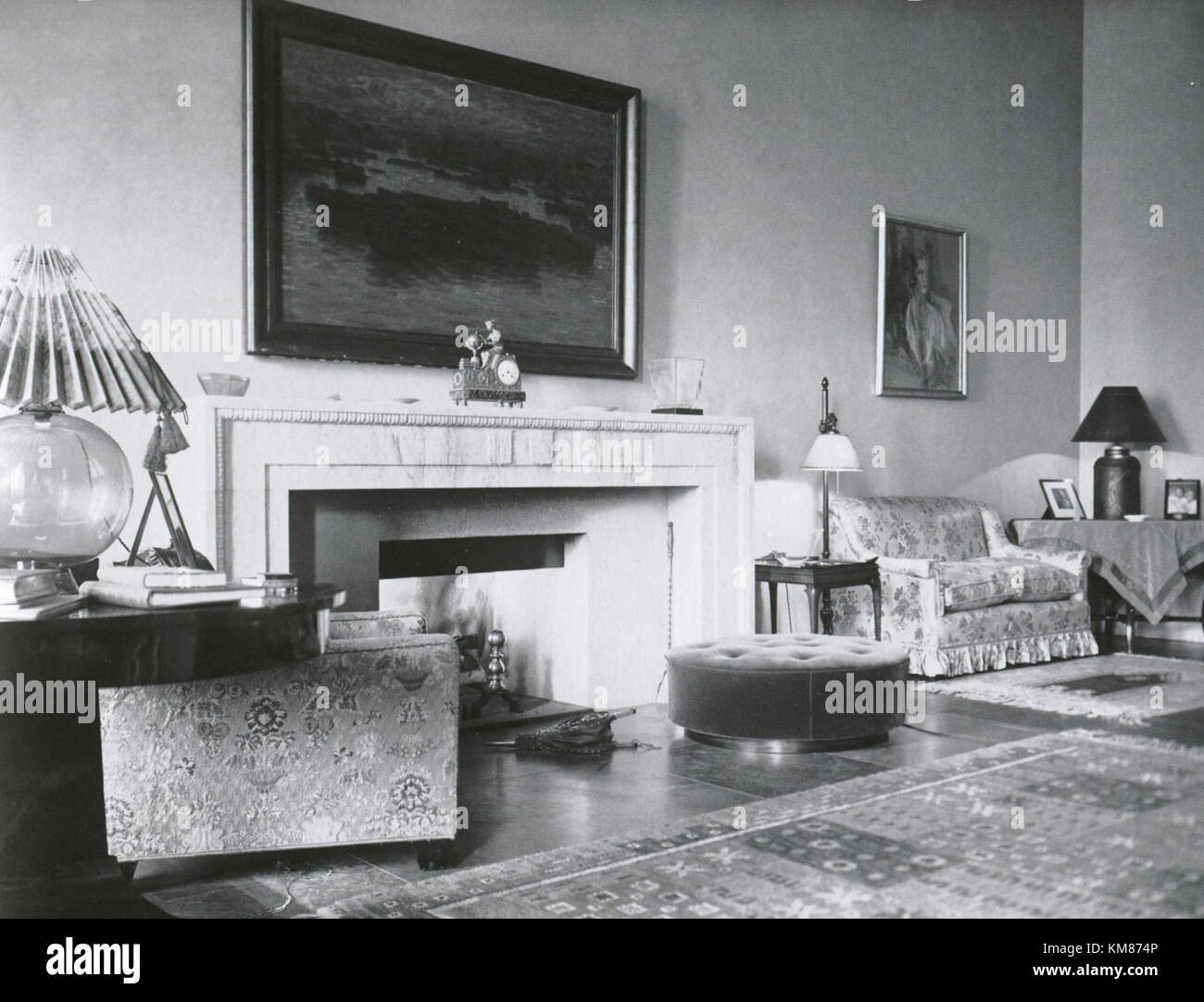 1940s living room hi-res stock photography and images - Alamy, image size:1300x1082