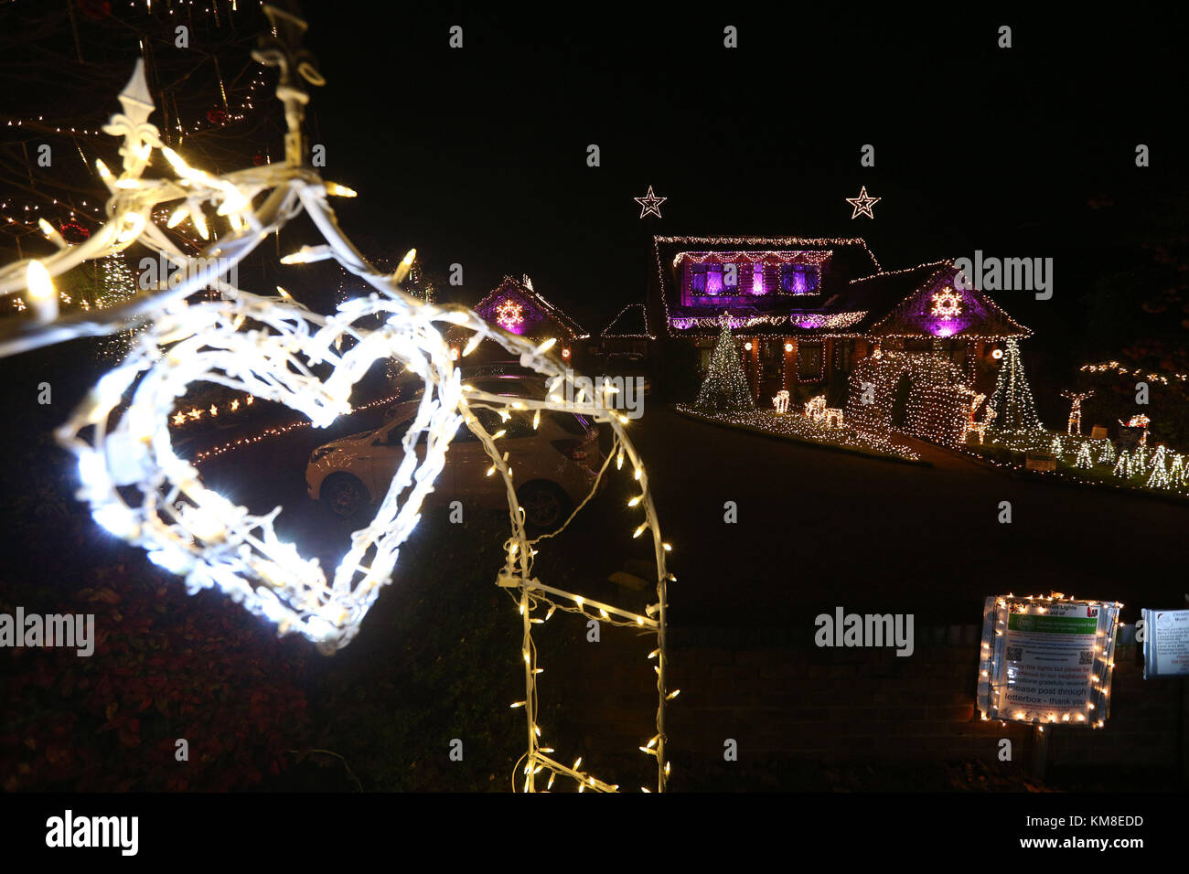 Christmas lights on a house on hill farm road hires stock photography